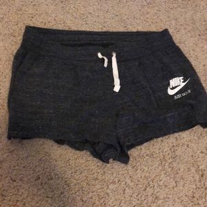 NIKE 3” cotton shorts with pockets